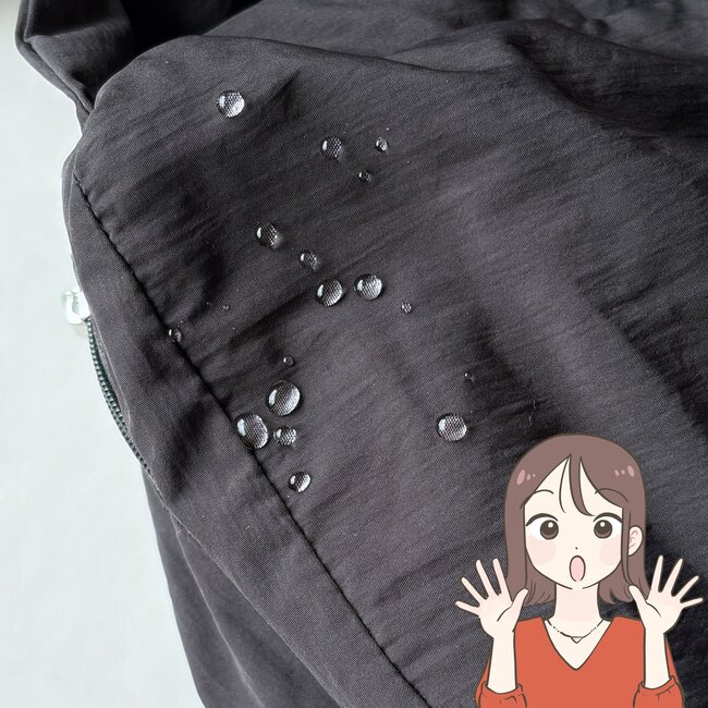 「ペットボトルと傘の収納が独立」3COINSの“天才が考えたバッグ”荷物が濡れなくて嬉しい!「デザイン良し、コスパ良し」「たくさん入ります!」《購入レビュー》