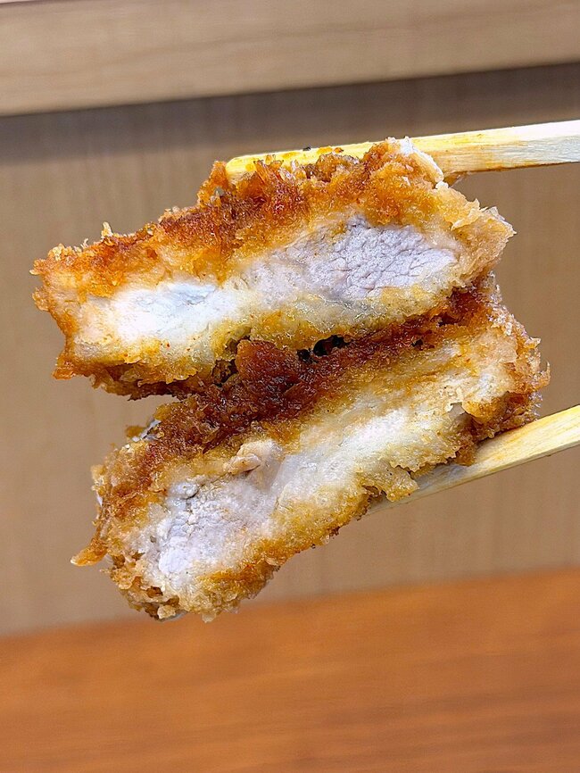 「肉の宝石箱みたい」かつやの“鬼盛りどんぶり”ボリュームすごくて大満足!「まさに男子の夢」「これは美味しかった」