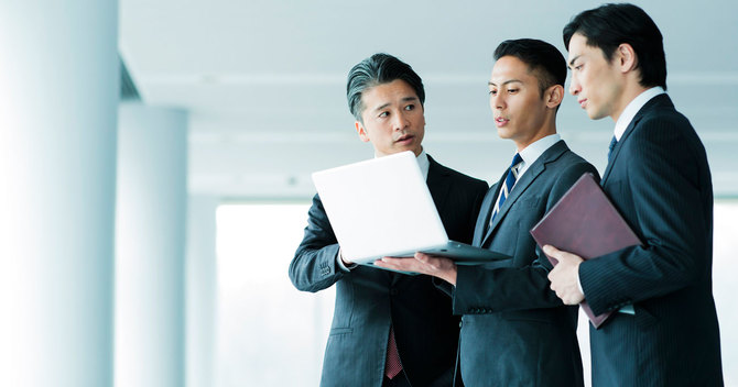 リーダー向けの企業研修での受講者の悩みとして聞くのは、「年上の部下」に対する接し方です