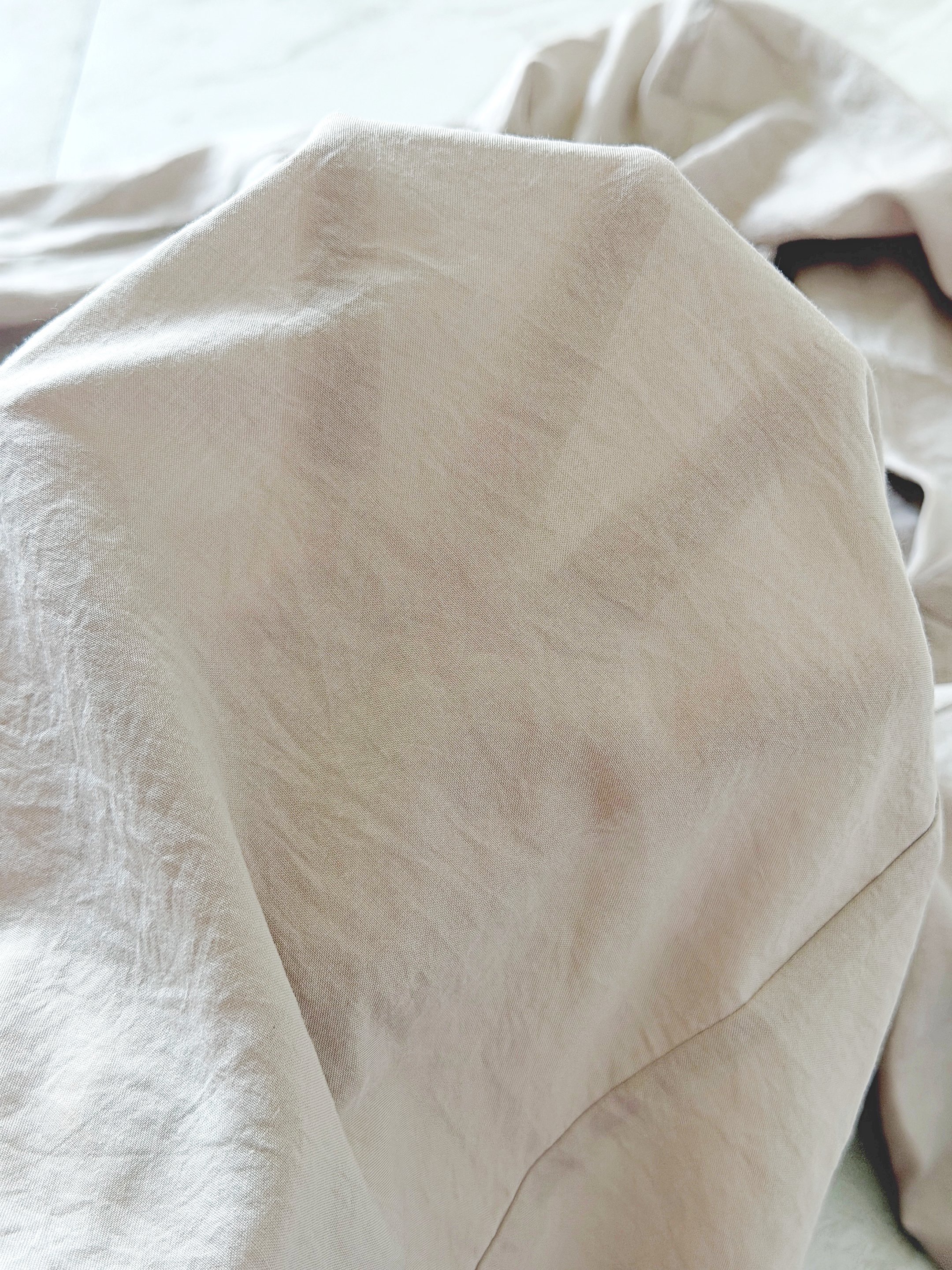 「買って大正解！」グローバルワークの“パーカーみたいなシャツ”おしりまでカバーできて天才すぎる！「重宝まちがいなし」「オシャレでとても気に入りました」