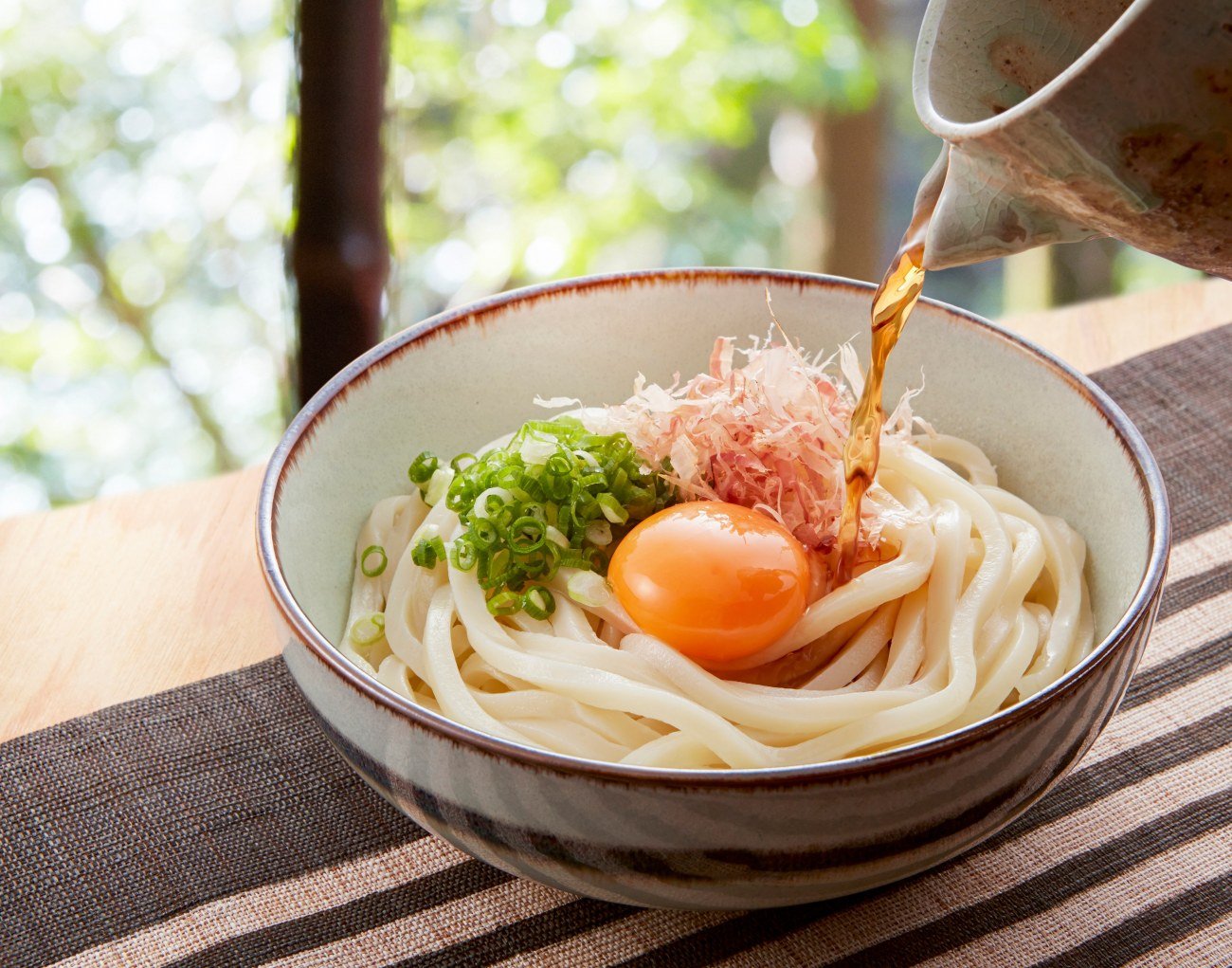 なぜ、多くのうどん店では、「うどん」と「トッピング」をあえて別で売るのか？