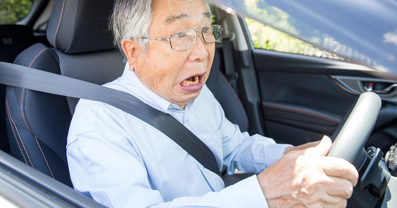 【親が亡くなったらすぐ!】亡き親の愛車…相続後の名義変更を放置して起こる“悲劇”と時価100万円以下の裏ワザ