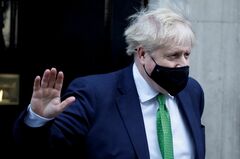 英警察、官邸パーティー疑惑を捜査