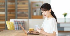 「集中できない」現代病を逆手に、スマホ時代の新しい“読む力”