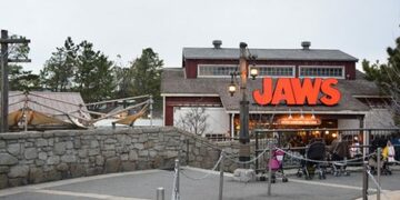 USJ内の「三井住友カード ラウンジ」の内部を公開！人気アトラクション｢JAWS｣に優先搭乗できるほか、無料のドリンクを飲みながら休憩＆スマホ充電も可能