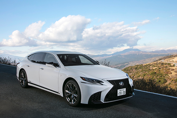 レクサスのフラッグシップに乗った Ls500hは洗練された最高級ハイブリッド Six Car ダイヤモンド オンライン