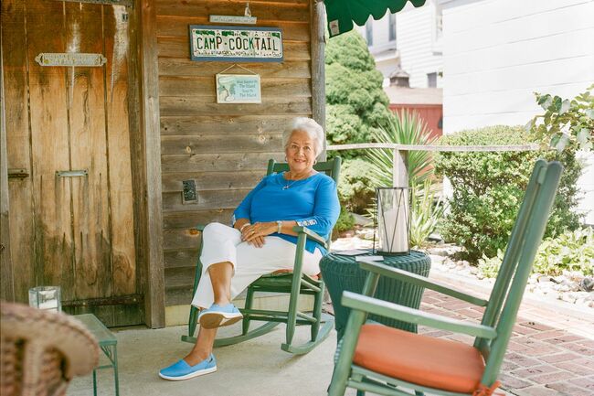 最近は食費やガソリン代が増えているが、5年前にニューヨーク市からフロリダ州に転居したことで生活費は大幅に減ったという。ホールさんはフロリダ州のコンドミニアムとニュージャージー州の海辺の家を行き来している