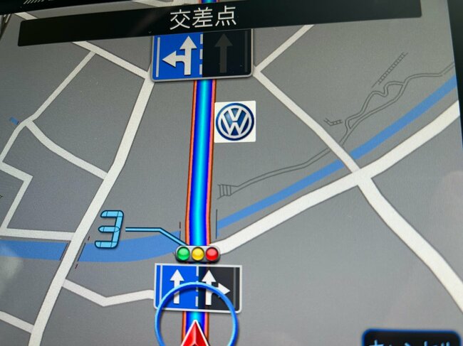 曲がる交差点までの信号の数を大きく表示してくれる