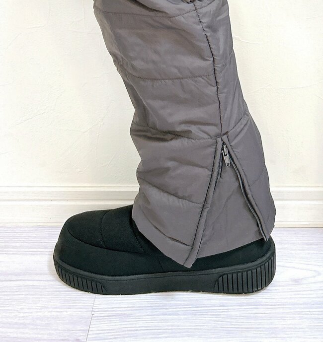 「冬の必需品!」ワークマンの“寝袋みたいなパンツ”がポカポカすぎて手放せない…!「寒さゼロ!」「暖かくてやめられない」