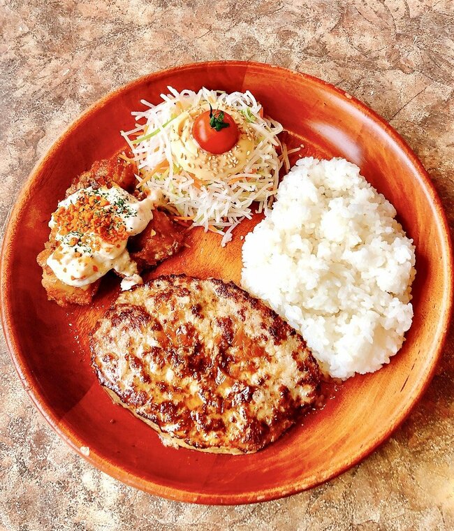 「こんなにウマいとは」「また食べたい」びっくりドンキーの“1200kcal超えメニュー”よくばり感がハンパない！「そりゃもう食べざるを得ないです」