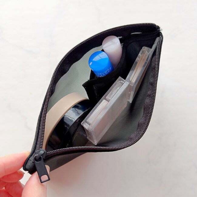 「財布がわりにおすすめ」「軽くてかさばらない」無印良品の“ポケット付きケース”使い道が無限大すぎる！「リピート買いして5つ利用しています」