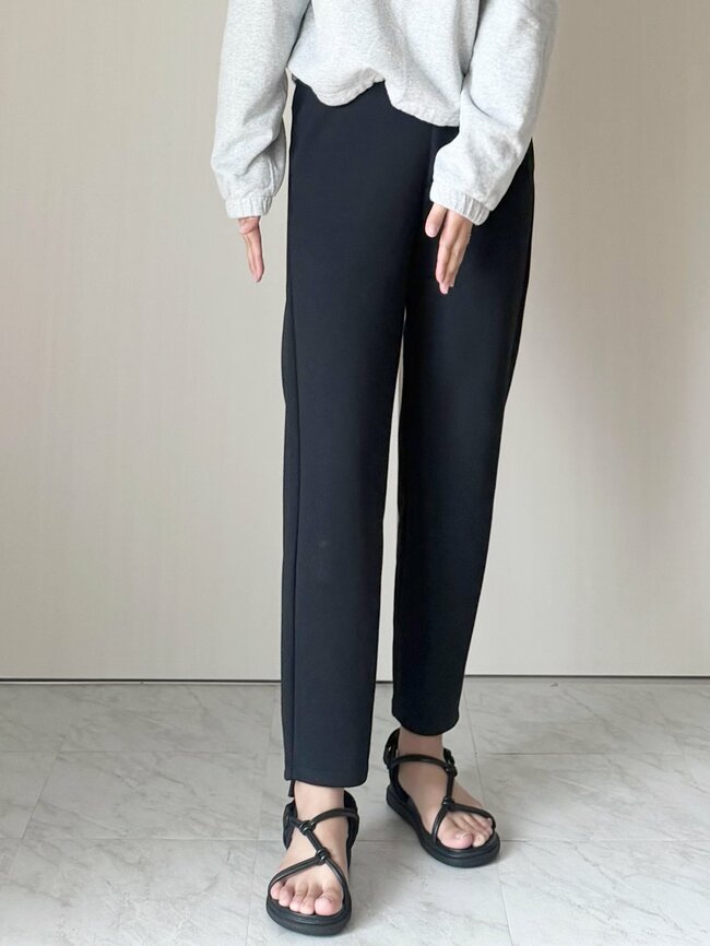 「有名スポーツメーカーのものと見劣りしない」ユニクロの“もちもちスウェット”あまりの気持ちよさに即買いした！「軽くてはき心地が非常に良い」「ここからの季節にヘビロテ」