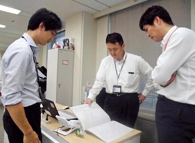 「上司に相応しい貫禄」を出せる!紺無地スーツの着こなし術