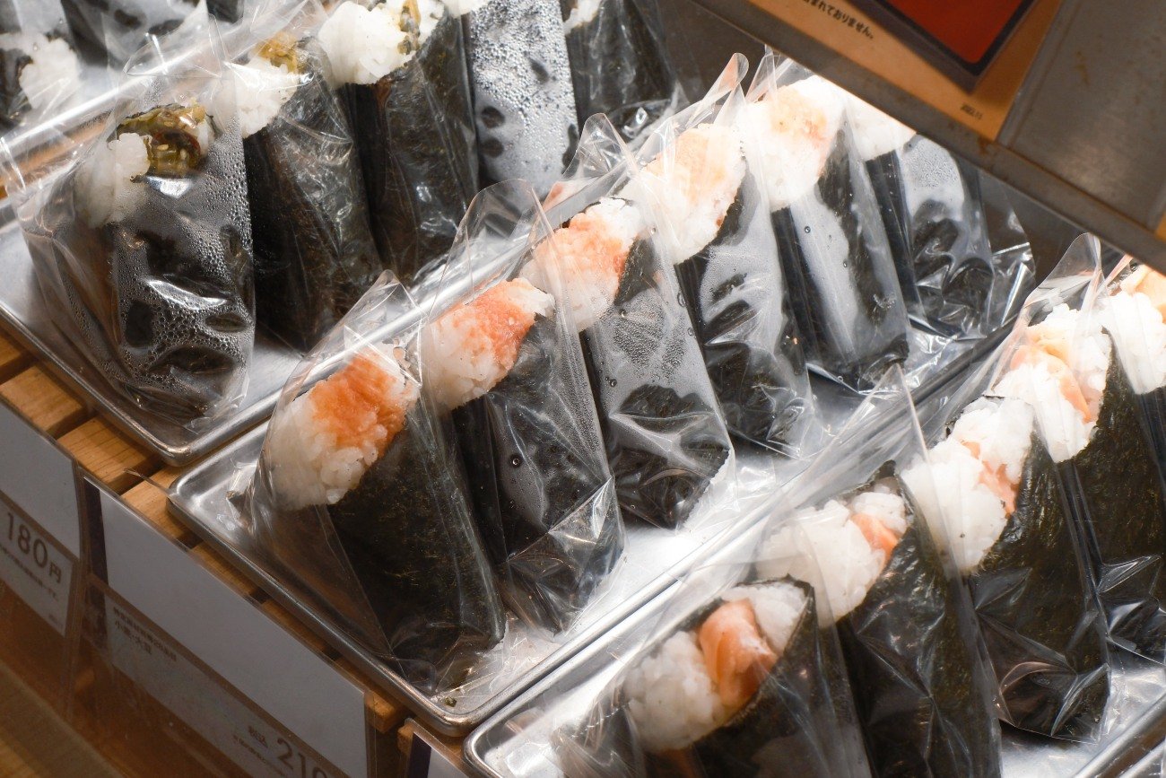 なぜ、おにぎり店はショーケースに空いているスペースがあるのに追加しないのか？