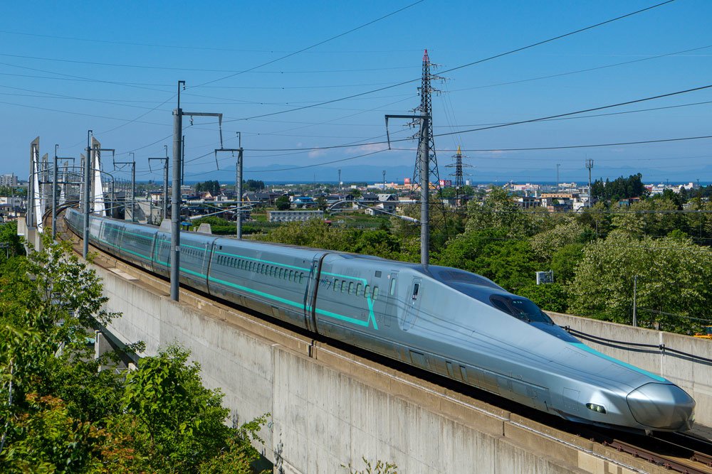 ALFA-X車両。先端の鼻状部分(ノーズ)が22mも伸びている