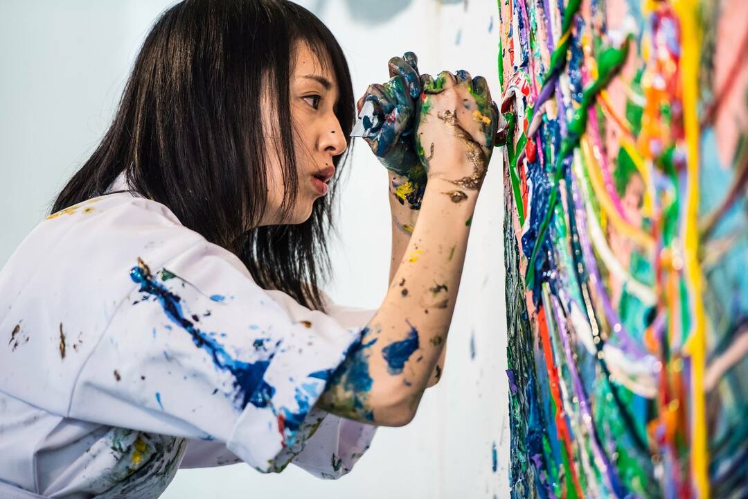 大注目の現代アーティスト・小松美羽の人生を変えた「一編の詩」