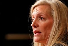 パウエルFRB議長再任に暗雲、民主左派の難色で