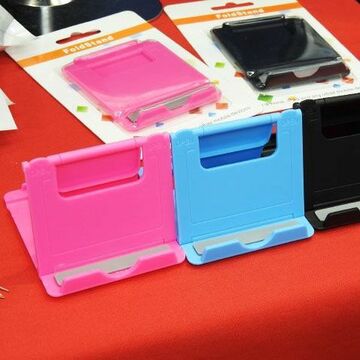 シンプルが一番使いやすい！ 400円のモバイルスタンド