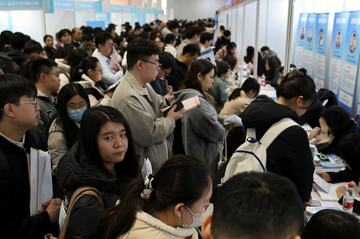 AI活用で人員削減するな　中国企業に政府が警告