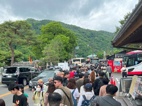 多くの外国人観光客でにぎわう嵐山周辺