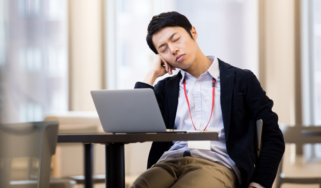 自覚なき「かくれ不眠」が仕事のミスを激増させる