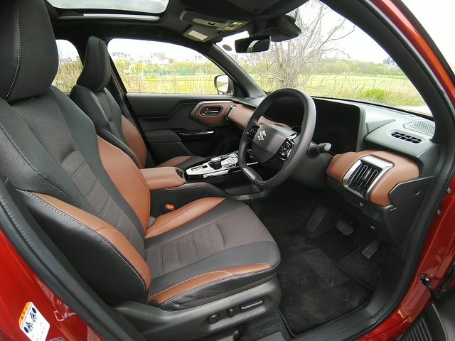 eビターラの前席