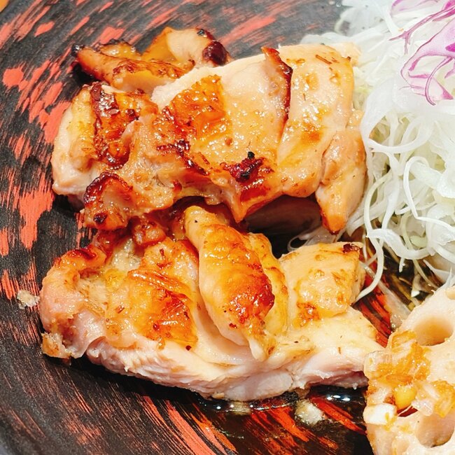 めちゃめちゃご飯が進むやつ…！大戸屋の“よくばり定食”お肉も魚も楽しめて大満足すぎる！「贅沢な二種盛り」「美味しくて大正解」《実食レビュー》