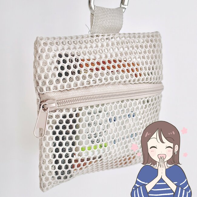ミニ財布はこれでいいじゃん…！セリアで見つけた「迷子にならないポーチ」透け感がかわいいし、ガバッと開いて使いやすい！