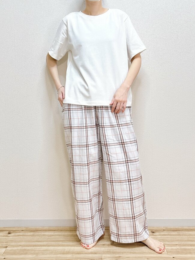 家でも外でも大活躍…!無印良品の“楽ちんルームウェア”着たまま外に出られるオシャレさなんです!