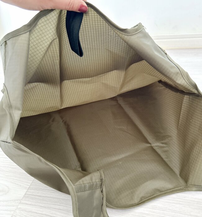 「お米を持って帰ってもやぶれない」3COINSの“25kg入るエコバッグ”が強すぎる…!「肩にかけても痛くない」「ディズニーで大活躍」