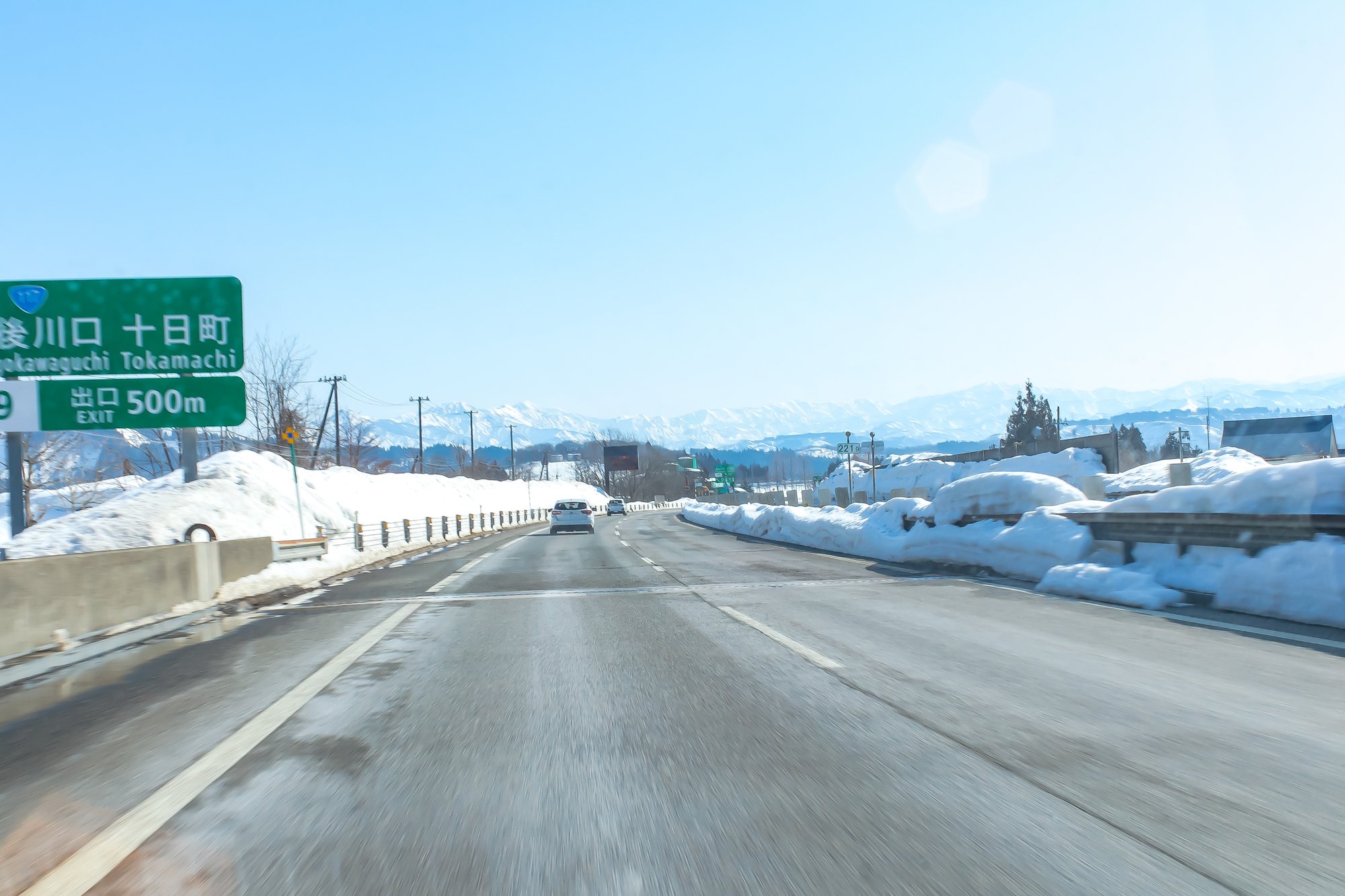 高速道路で「ついやりがち」なNG行為…「30万円以下の罰金」「一発免停」の可能性も