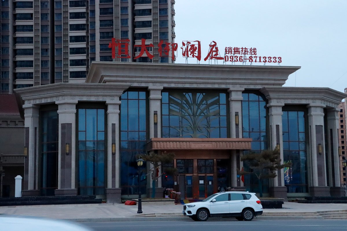中国景気の揺らぐ足取り、22年は荒れ模様か
