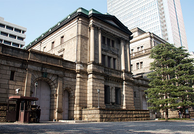 日銀の伝家の宝刀「指し値オペ」がインフレ目標と矛盾する理由