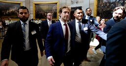 AI巨額投資の代償、テック大手が相次ぎ人員削減