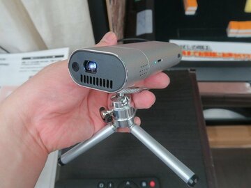 単体で動くサブスク動画再生も可能なAndroid搭載プロジェクター