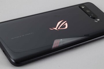 最速SoCにリフレッシュレート144Hz、ASUS「ROG Phone 3」がついに姿を現わす