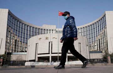 中国が予想外の利下げ、大規模緩和は望み薄か