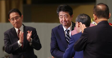 「新・闇将軍」安倍晋三の誕生、岸田政権長期化で日本の右傾化が加速するか