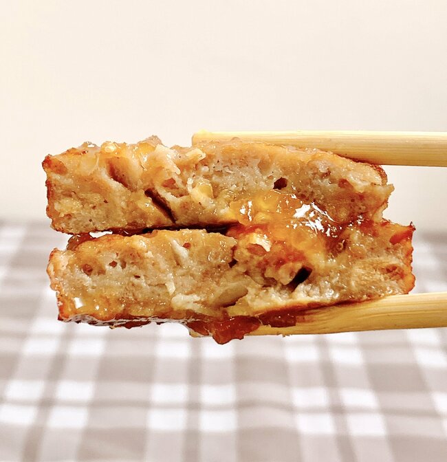 おかずの量がおかしいって…！ほっともっとの“よくばり弁当”ステーキ6枚、エビフライ、から揚げ、メンチはやりすぎだよ！「肉祭りみたい」「インパクトでけぇ…」