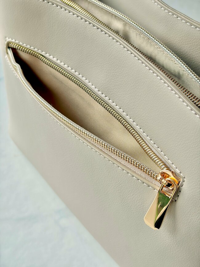 「まさに求めてたバッグです」ハニーズの“高見えショルダー”が理想的すぎる！「サイズ感完璧」「ポケット多くて長財布も入る」