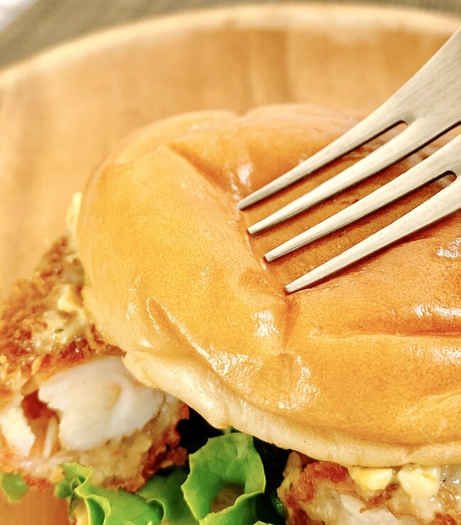 「モスの最高傑作だと思ってる」「美味すぎて飛ぶ」モスバーガーの“贅沢すぎるメニュー”最後まで感動しっぱなしの一品でした！「超ボリューミー」