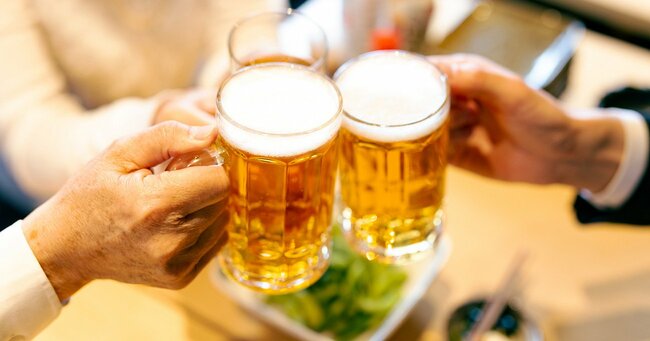 飲酒と「白内障」リスクの関連、日本人3万人の症例を研究して明らかに