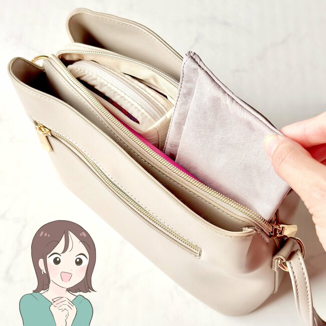 ミニ財布がわりに使えて便利！無印良品の“薄くて軽いポーチ”カードが50枚入って優秀すぎる！「長財布卒業できそう」「かさばらないのに意外と入る！」