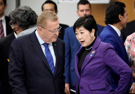 IOCのジョン・コーツ調整委員長(左)と小池百合子・東京都知事