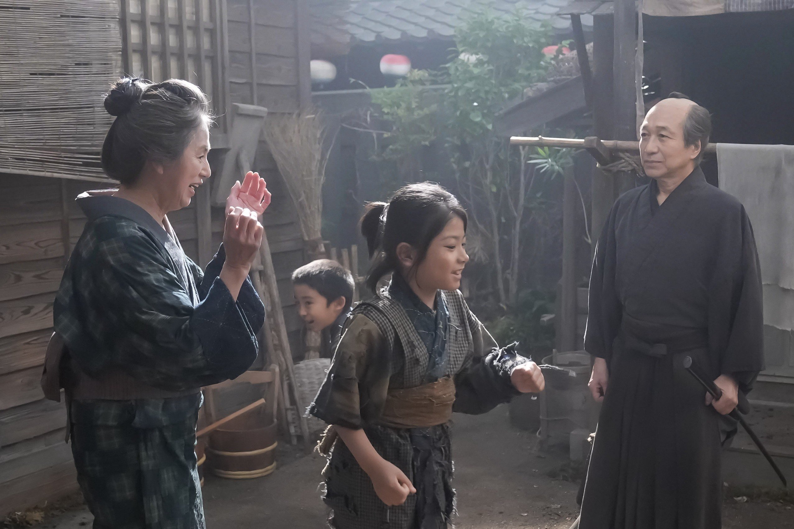 スキップできない…不器用すぎる錦織!演じた吉沢亮が見つけた「下手なスキップのコツ」〈吉沢コメント付き・ばけばけ第38回〉