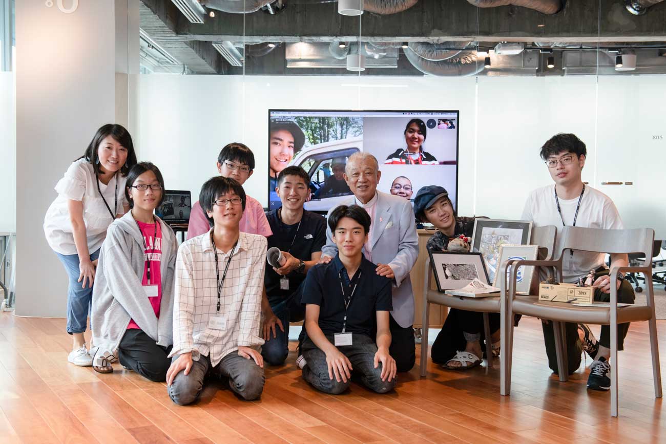 東京財団の笹川陽平会長とROCKETスカラーたち