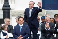 24年米大統領選に向け、デサンティス氏矢面に