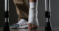 電車で女性客を救ったら…人助けがアダになった50代男性の悲劇