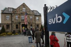米銀SVB破綻から1年、規制整備は追い付かず