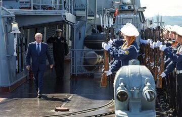 プーチン氏の北方領土訪問、日本へのさらなる圧力に